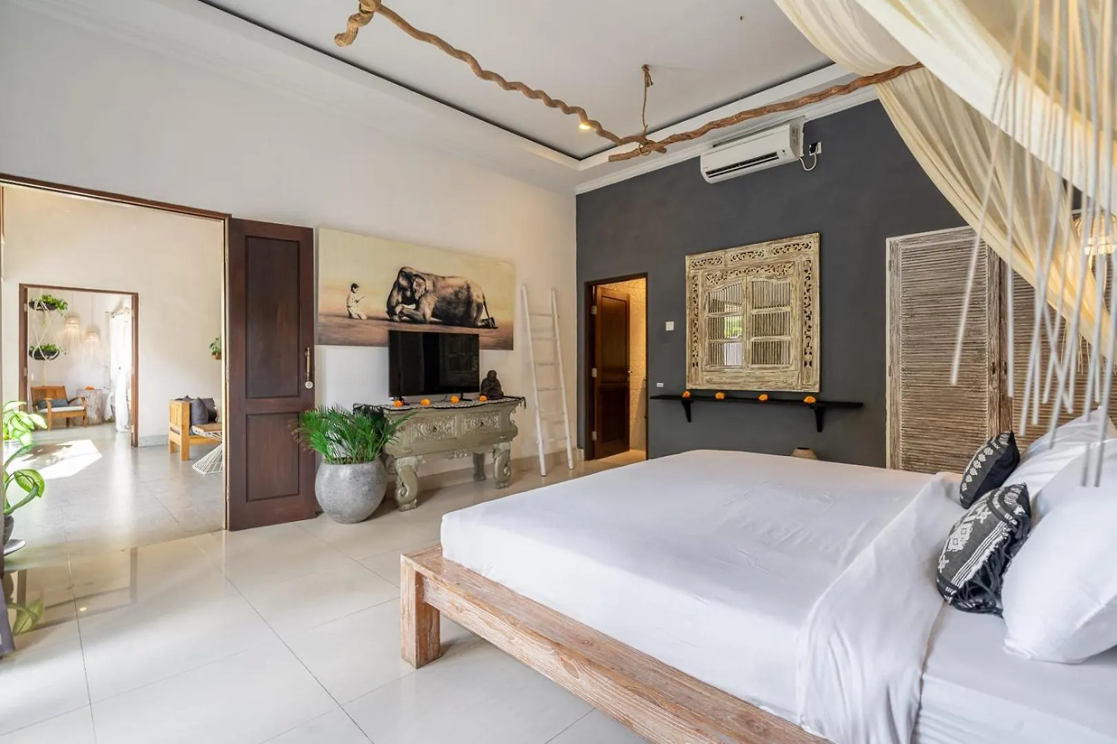 Villa Sarong 2 Chic 2Br Boho Villa Prime Central Location Seminyak  Seminyak (Bali)